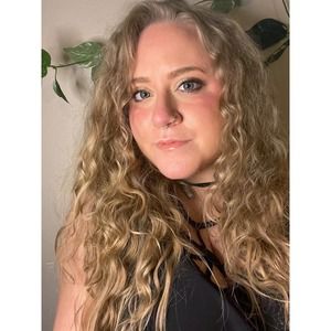 Meet your Posher, Claire